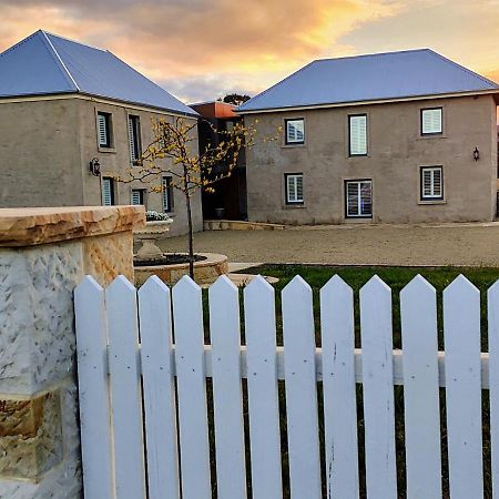 Triabunna Barracks Bed & Breakfast Ngoại thất bức ảnh